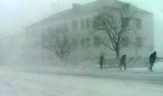 В разгар снежной бури разразилась гроза В разгар снежной бури разразилась гроза