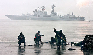 Моряков вооружат плавучими бронежилетами Моряков вооружат плавучими бронежилетами