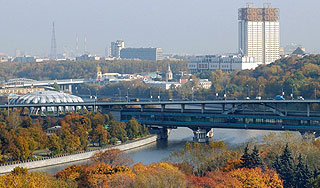Женщина упала с моста на "Воробьевых горах" Женщина упала с моста на "Воробьевых горах"