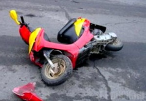 Скутерист погиб под колесами грузовика