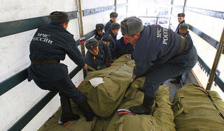 Жителям сгоревшего села везут теплые вещи Жителям сгоревшего села везут теплые вещи