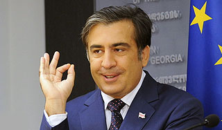 Саакашвили "цинично" просит мира у Москвы Саакашвили "цинично" просит мира у Москвы