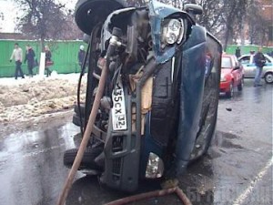 Перевернулась маршрутка с 12 пассажирами (видео)