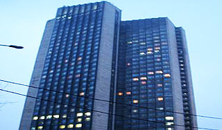 Мужчина прыгнул с крыши высотки в Москве Мужчина прыгнул с крыши высотки в Москве