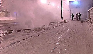 Кипяток из лопнувшей трубы обварил прохожих Кипяток из лопнувшей трубы обварил прохожих