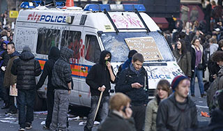 Британские школьники бесчинствуют в Лондоне Британские школьники бесчинствуют в Лондоне