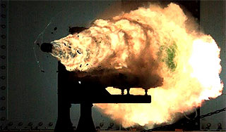 США тестируют электромагнитную пушку США тестируют электромагнитную пушку