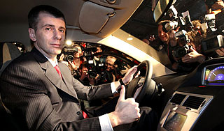 Ё-мобиль подвел Прохорова на презентации Ё-мобиль подвел Прохорова на презентации