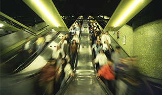 Безумный эскалатор ранил пассажиров метро Безумный эскалатор ранил пассажиров метро