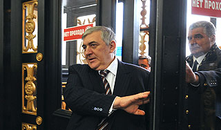 Генпрокуратура требует уволить главу метро Генпрокуратура требует уволить главу метро