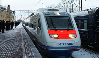 Суперпоезд в первый день работы сбил лося Суперпоезд в первый день работы сбил лося