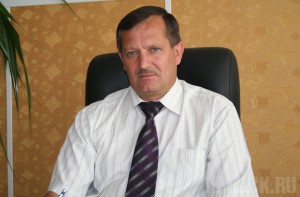 Глава Стародубской администрации пытался усидеть на двух стульях Валерий Астаповский