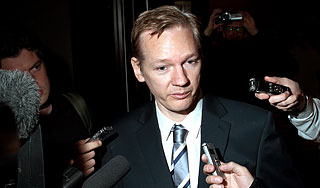 Основателя WikiLeaks выпустят из тюрьмы Основателя WikiLeaks выпустят из тюрьмы