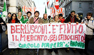 В беспорядках в Риме ранены десятки человек В беспорядках в Риме ранены десятки человек