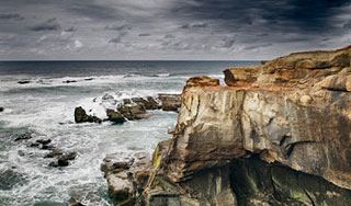 70 человек разбились на лодке о скалы 70 человек разбились на лодке о скалы