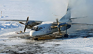 У самолета подломилось шасси при посадке У самолета подломилось шасси при посадке