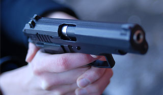 В Красноярске ранили бизнесмена-москвича В Красноярске ранили бизнесмена-москвича