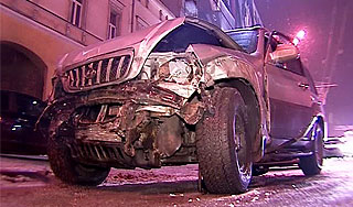 Джип протаранил 20 машин в центре Москвы Джип протаранил 20 машин в центре Москвы