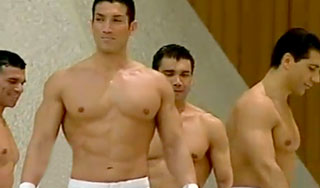 Мужчины разделись перед Папой Римским Мужчины разделись перед Папой Римским