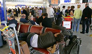 Сотни россиян застряли в Европе Сотни россиян застряли в Европе