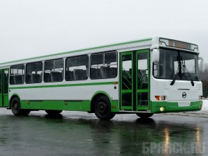 По дороге в Брянск пассажирский автобус попал в аварию