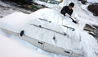 В Петербурге за деньги откапывают машины В Петербурге за деньги откапывают машины