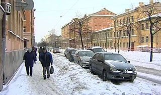 Уборку снега в Петербурге поручат бомжам Уборку снега в Петербурге поручат бомжам