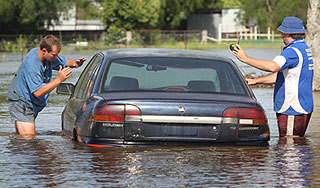 В США начали эвакуировать калифорнийцев В США начали эвакуировать калифорнийцев
