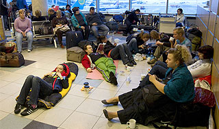 В московских аэропортах начались драки В московских аэропортах начались драки