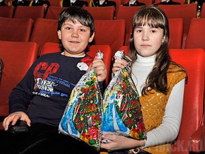 В Брянском цирке состоялась ежегодная губернаторская елка