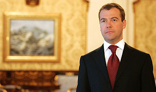Медведев: Россия твердо стоит на ногах Медведев: Россия твердо стоит на ногах
