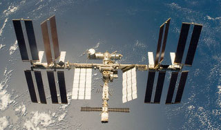 Экипаж МКС трижды встретит Новый год Экипаж МКС трижды встретит Новый год