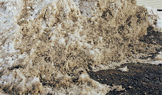 В Самаре выпал коричневый снег В Самаре выпал коричневый снег