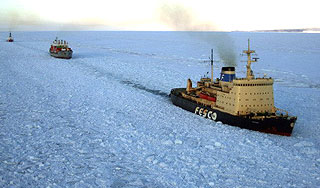 К "пленникам льда" вышел третий ледокол К "пленникам льда" вышел третий ледокол