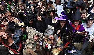 Ведьмы готовят проклятие румынским властям Ведьмы готовят проклятие румынским властям