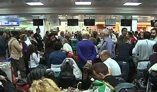 Российские туристы покидают мятежный Тунис Российские туристы покидают мятежный Тунис