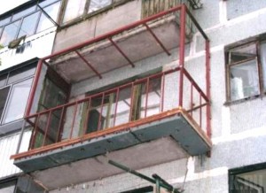 Жильцы многоэтажки обнаружили на соседнем балконе труп