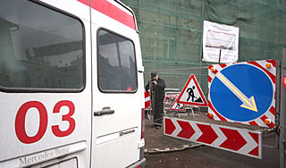 Трое рабочих упали с 23-метровой высоты Трое рабочих упали с 23-метровой высоты