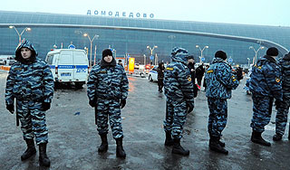 Взрыв в "Домодедово" унес жизни людей Взрыв в "Домодедово" унес жизни людей