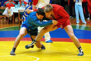 Брянские самбисты победили на молодежном первенстве страны