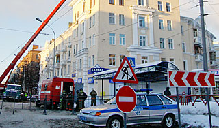 Под завалами ярославского дома нашли труп Под завалами ярославского дома нашли труп