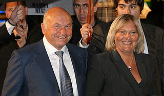 Лужкову дали визу в Великобританию Лужкову дали визу в Великобританию