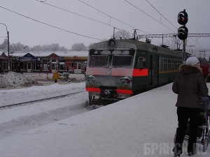 Платформы и вокзалы не очищают от снега и сосулек