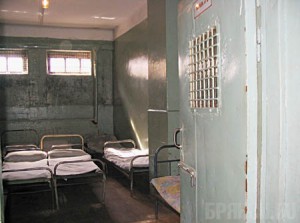 Инспектора медвытрезвителя посадили за избиение пациента