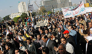 Бунтовщики готовят штурм дворца в Каире Бунтовщики готовят штурм дворца в Каире