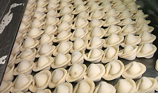 Сибирские пельмени лепили рабы-узбеки Сибирские пельмени лепили рабы-узбеки