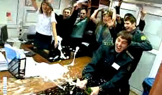 Видеоклип вызвал скандал на таможне Видеоклип вызвал скандал на таможне