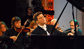 Денис Мацуев довел женщин до слез Денис Мацуев довел женщин до слез