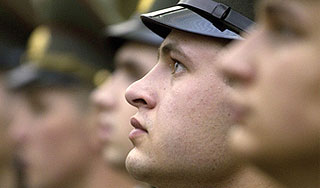 Солдаты принимали присягу в пижамах Солдаты принимали присягу в пижамах