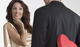 Что дарят россияне в День всех влюбленных Что дарят россияне в День всех влюбленных